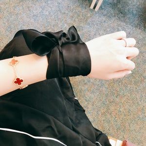 Meet your Posher, Manqiu